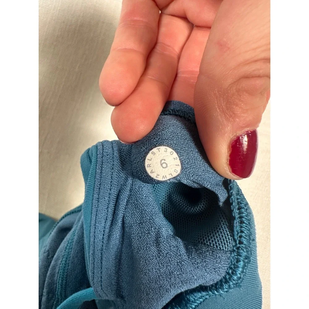 Lululemon energy‎ bra High Neck Teal Alchemy Graphic Size 6 LW2ARLS